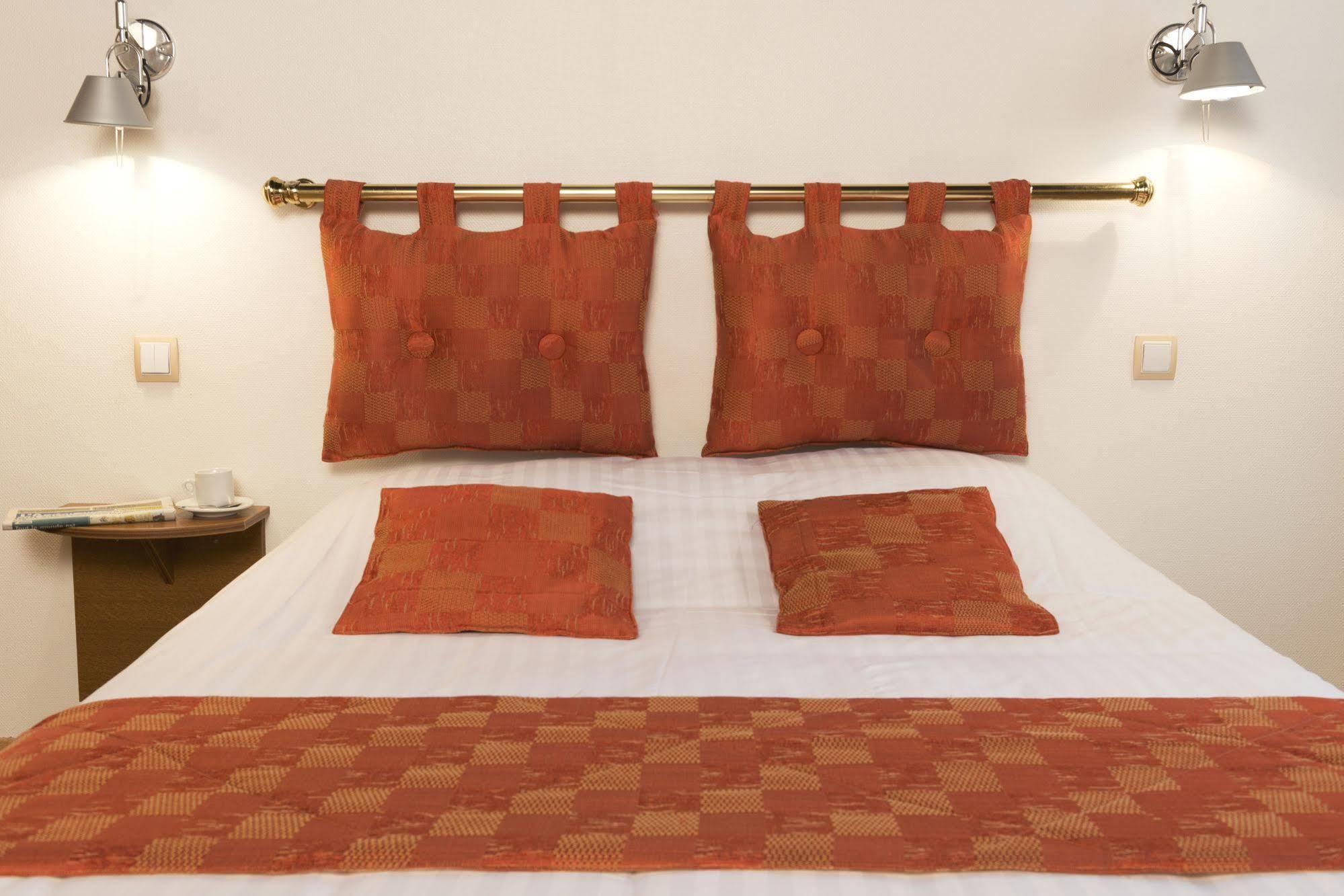 Le Saint Michel Hotel Sedan Luaran gambar